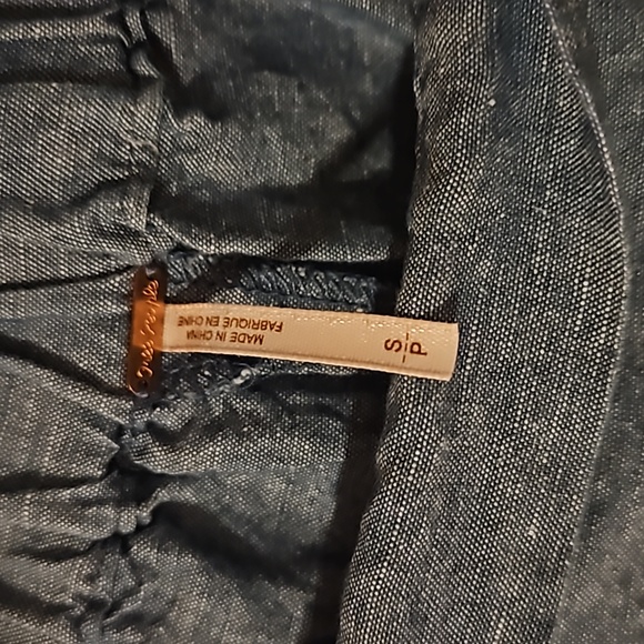 Free People "Show Some Shoulder" Chambray Top - Picture 6 of 7